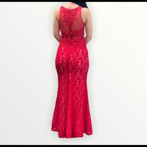 Beautiful long red dress in red colour in a great condition. - Picture 3 of 10